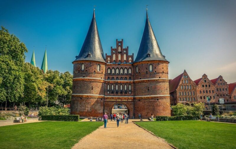 Lübeck: Private Christmas Market Tour - Experience Highlights