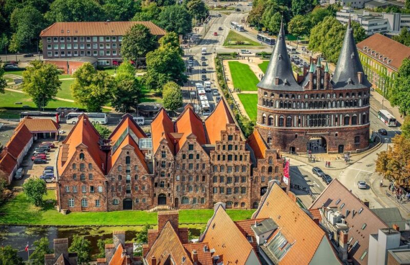 Lübeck: Private Christmas Market Tour - Medieval Christmas Journey