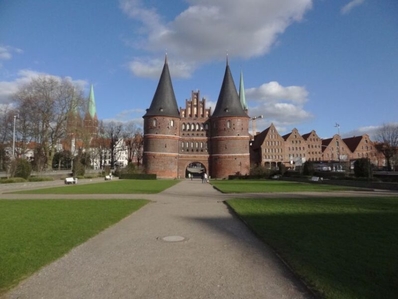 Lübeck: Self-Guided Smartphone Scavenger Hunt Walking Tour - Experience Highlights