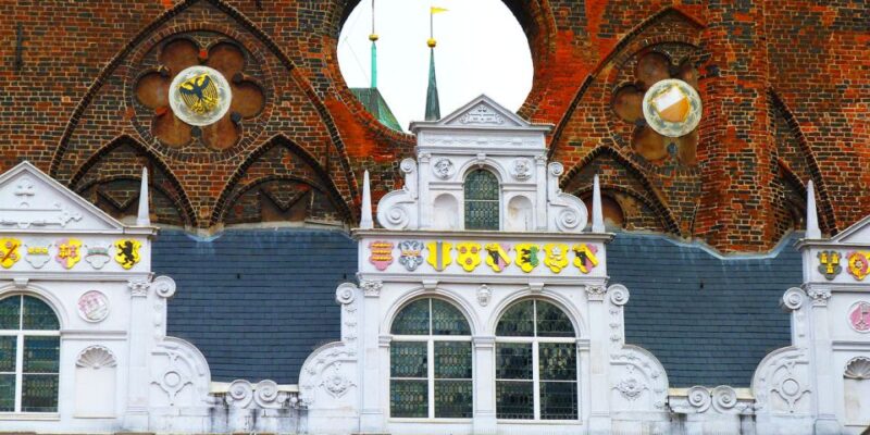 Lübeck: Self-Guided Walking Tour and Scavenger Hunt - Tour Features