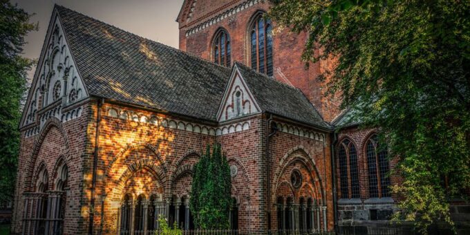 Lübeck: Self-Guided Walking Tour and Scavenger Hunt - Exploring Lübecks Old Town