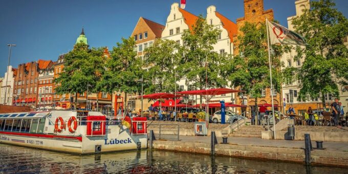Lübeck: Self-Guided Walking Tour and Scavenger Hunt - Solving Puzzles and Quests