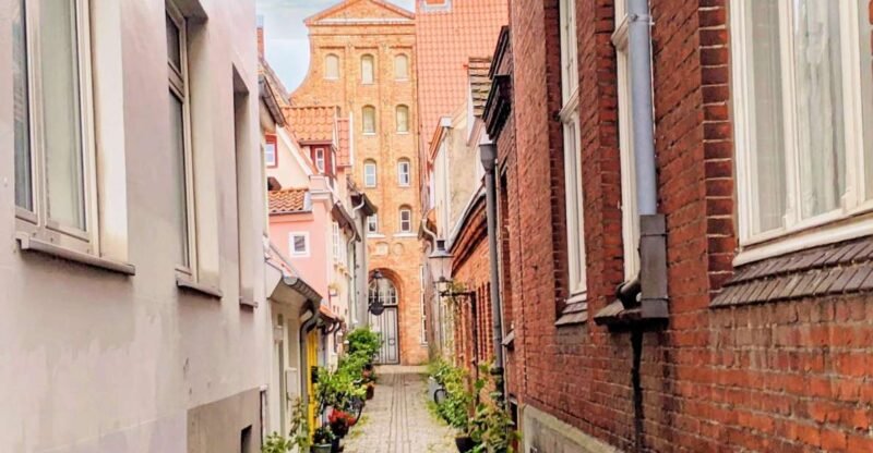 Lübeck: Self-Guided Walking Tour Seafarers Quarter - Tour Features