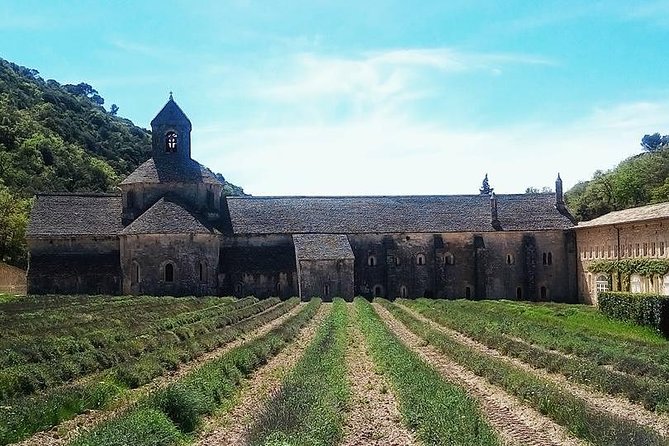 Luberon Market & Villages Day Trip From Aix-En-Provence - Discovering Isle-sur-Sorgues Open-Air Market