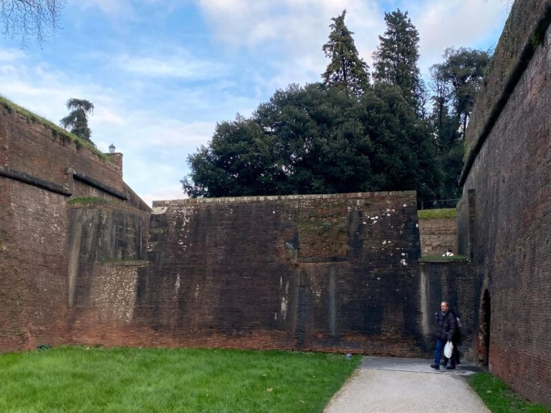 Lucca: 2 Hour Private Walk. Discover the Best of City Centre - Explore Lucca Cathedral