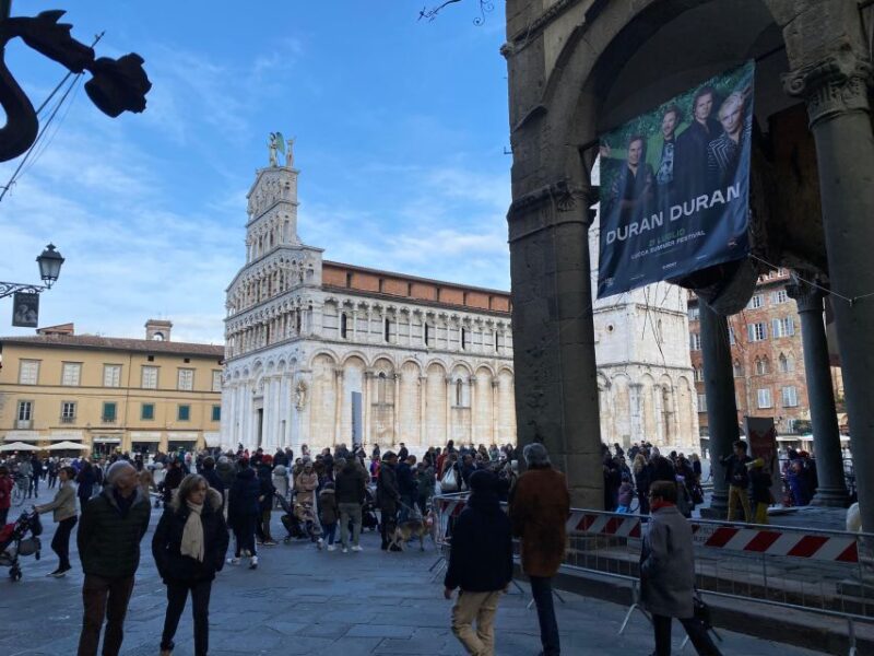 Lucca: 2 Hour Private Walk. Discover the Best of City Centre - Stroll Down Via Fillungo