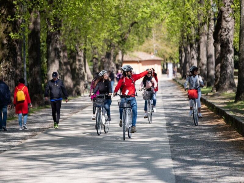Lucca: 3-Hour Bikes & Bites Foodie Adventure Like a Local - Meeting Point and Requirements