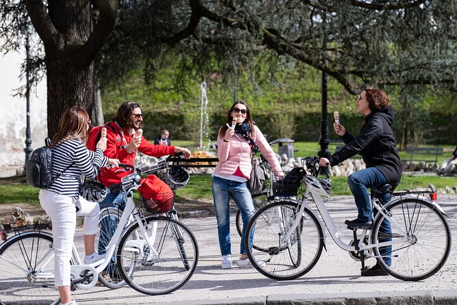 Lucca Bikes and Bites With Food Tastings for Small Groups or Private - Exploring Luccas Old Town