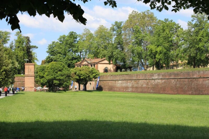 Lucca: City Highlights Walking Tour - Amphitheater Square