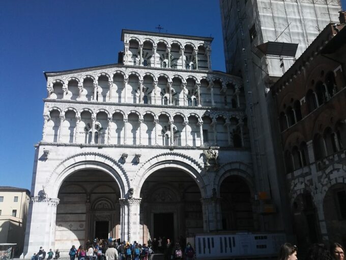 Lucca: City Highlights Walking Tour - Piazza San Martino