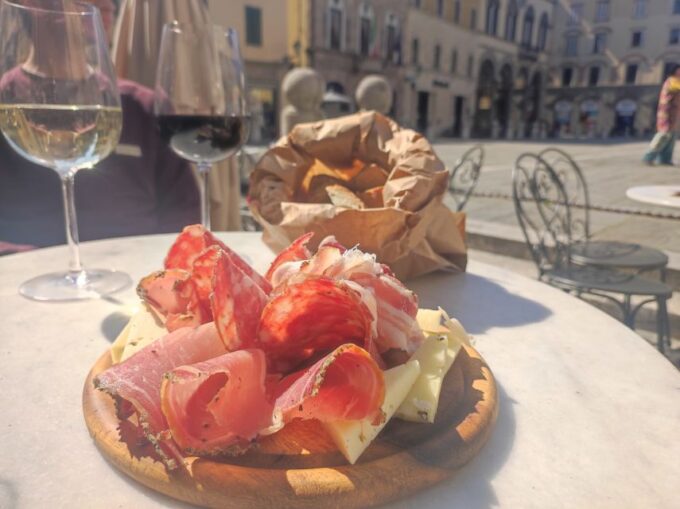 Lucca: Guided Food Walking Tour With Tastings - Food Tasting Experiences