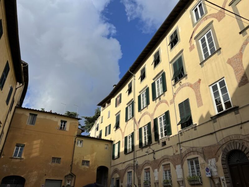 Lucca: Guided Small Group Highlights Walking Tour - Customer Reviews and Ratings