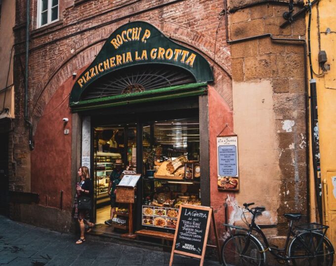 Lucca: Guided Small Group Highlights Walking Tour - Lucca Cathedral and Mysteries