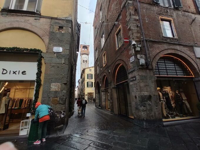 Lucca: Guided Small Group Highlights Walking Tour - Church of San Michele in Foro