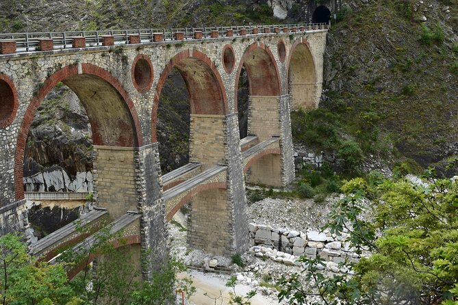 Lucca Private Day Trip to Pietrasanta and the Cararra Marble Quarries - Private Driver and Transport Conveniences