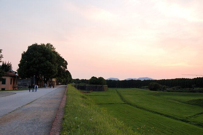 Lucca: Self-Guided Tour by Bike With MAP - Exploring Luccas Historic Center