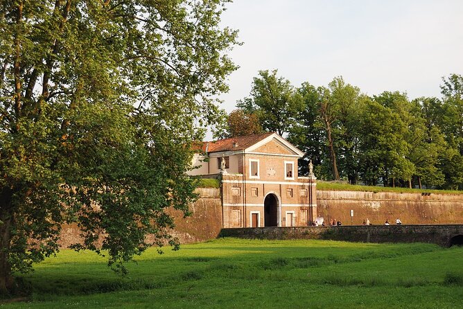 Lucca: Self-Guided Tour by Bike With MAP - Meeting Point and Rental Details