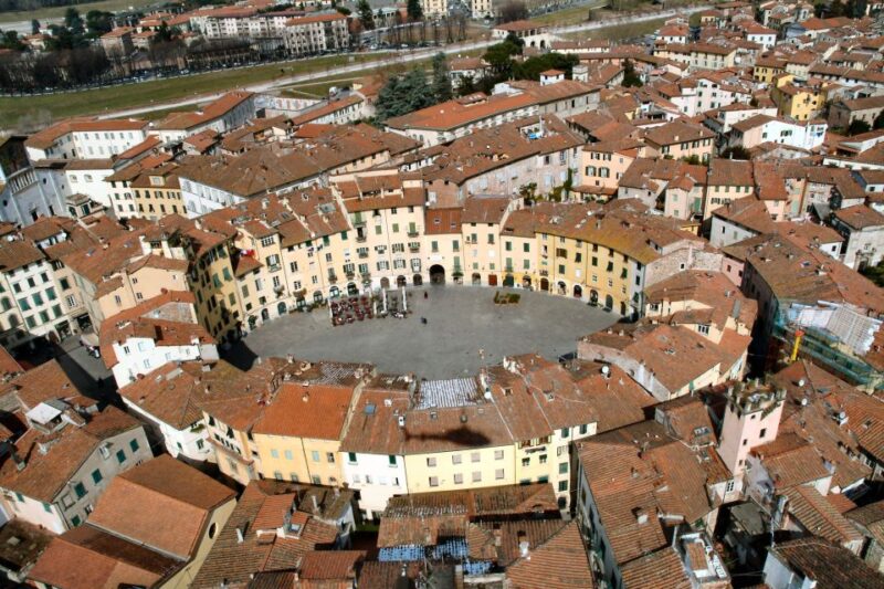 Lucca Sightseeing Tour by E-Bike or City Bike - Riding on City Walls