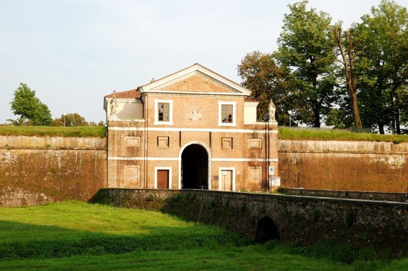 Lucca: Trekking Bike Rental - Since Your Asked