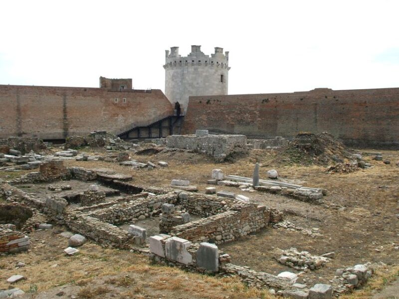 Lucera: Private Tour of Amphitheater, Church & Fortress - Key Points