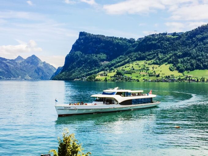 Lucerne: 1-Hour Cruise on Panoramic Yacht - Language and Audio Guide Options