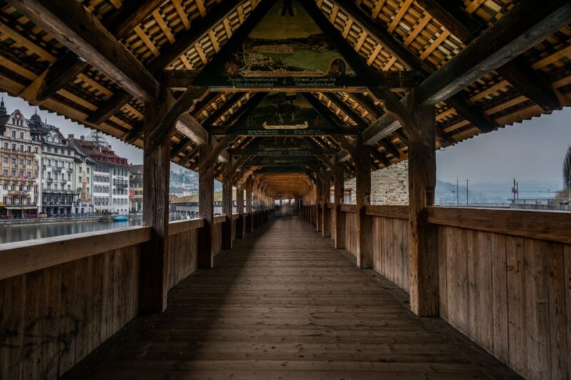 Lucerne: First Discovery Walk and Reading Walking Tour - Itinerary Overview