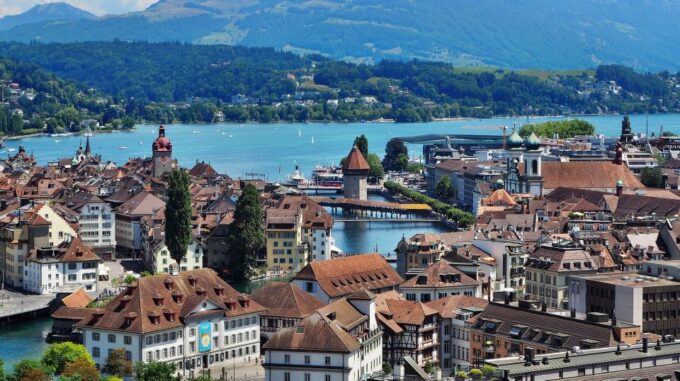 Lucerne: Guided Walking Tour With an Official Guide - Meeting Point