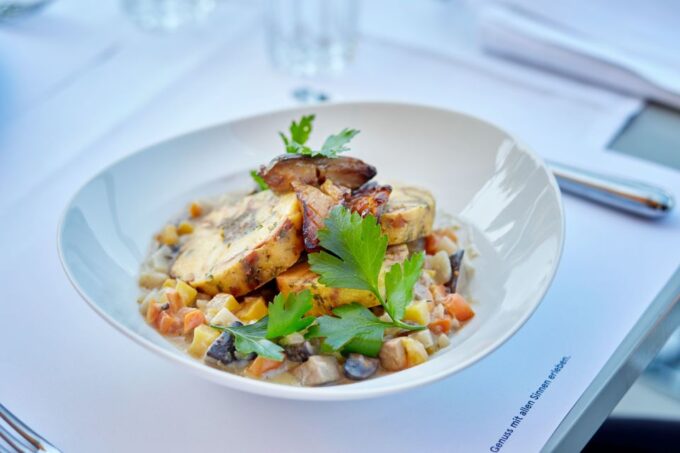 Lucerne: Lake Lucerne 1st Class Cruise With Gourmet Lunch - Frequently Asked Questions