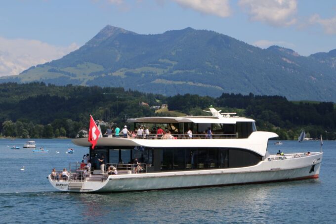 Lucerne: Private Walking Tour With a Local Guide - Admiring the Lion Monument