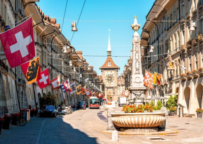 Lucerne: Private Walking Tour With Panoramic Yacht Cruise - Jesuit Church Visit