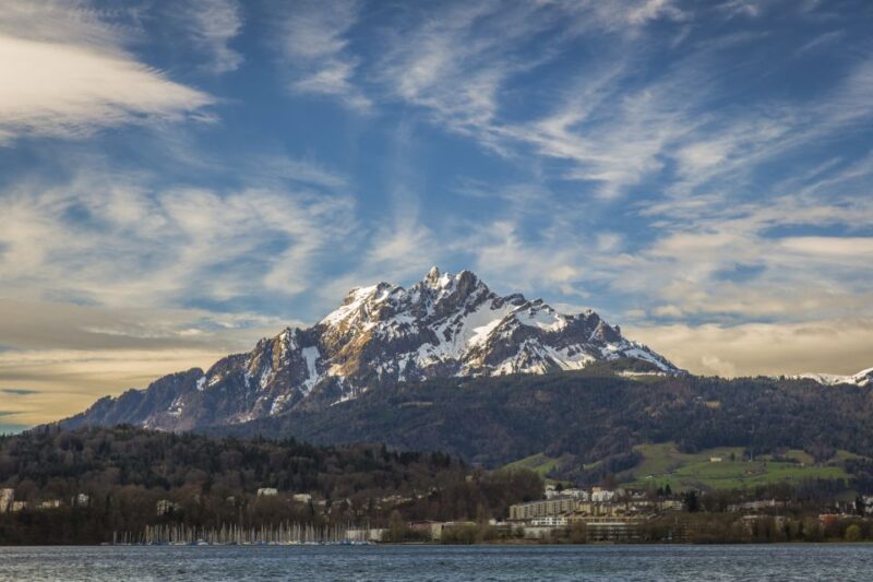 Lucerne: Walking and Boat Tour With Cheese & Wine Tasting - Exploring Lucernes Iconic Landmarks