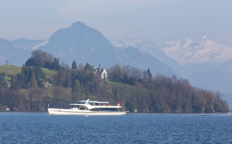 Lucerne: Walking and Boat Tour With Cheese & Wine Tasting - Discovering the Architectural Gems