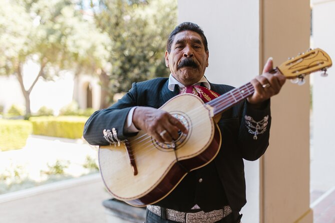 Lucha Libre, Mariachi & Tequila Guided Tour - Mariachi Performance