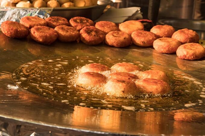 Lucknow, Delhi: Street Food Tour - Sample Local Specialties
