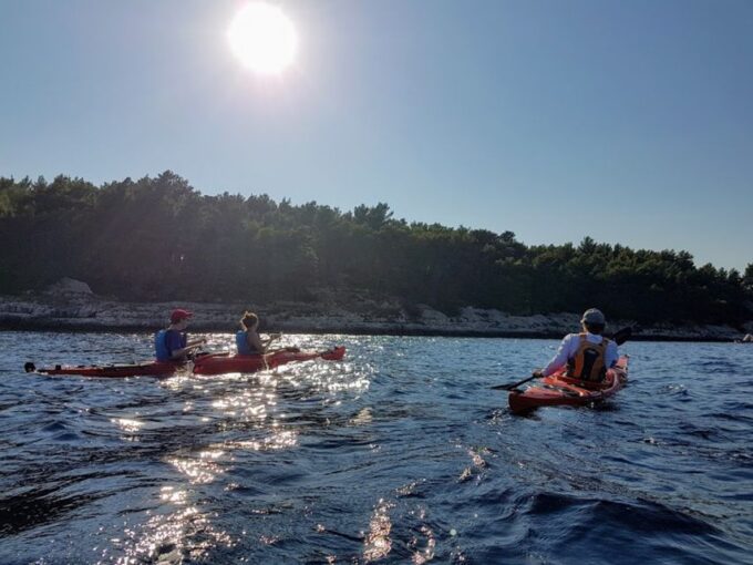 Lumbarda - Sunset Kayak Tour With a Picnic - Wine and Sweets - Historic Attractions