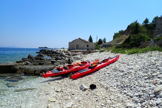 Lumbarda-Sunset Kayaking Experience With Picnic: Wine and Sweets - Guest Experiences