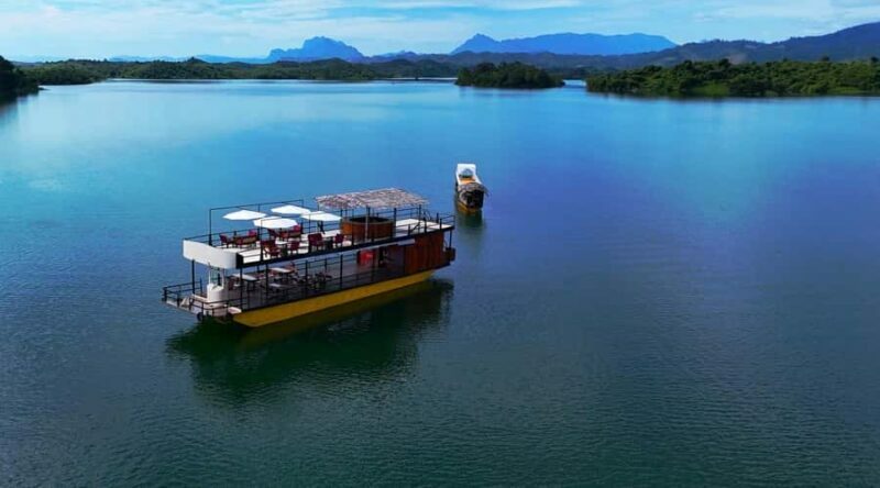 Lunch cruise on Vang Vieng Lake - Key Points