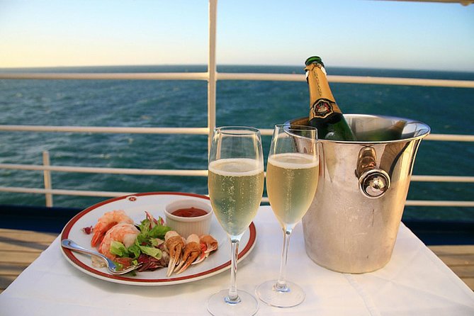 Lunch Cruise With Music on Sydney Harbour - Musical Entertainment Experience
