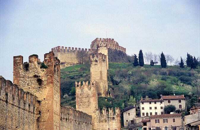 Lunch or Dinner and Cooking Demo at a Local Home in Soave - Key Points
