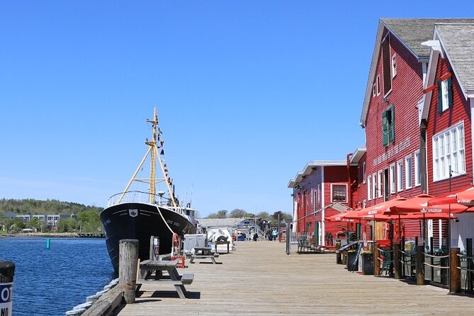 Lunenburg Small Group Express From Halifax + Lobster Roll Lunch - Sights and Experiences