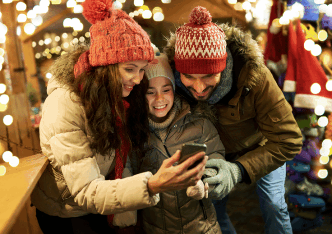 Luxembourg : Christmas Market Smartphone Game - Capturing Festive Moments
