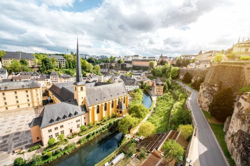 Luxembourg: City Exploration Game and Tour - Key Features of the App
