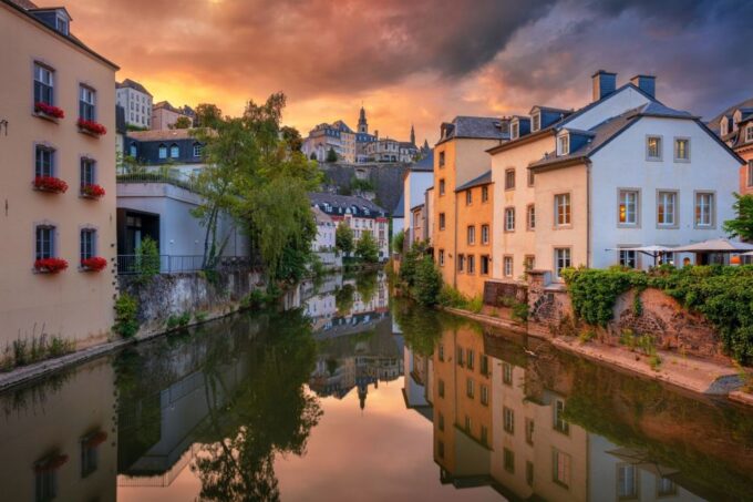 Luxembourg: City Exploration Game and Tour - Learning History at Each Site