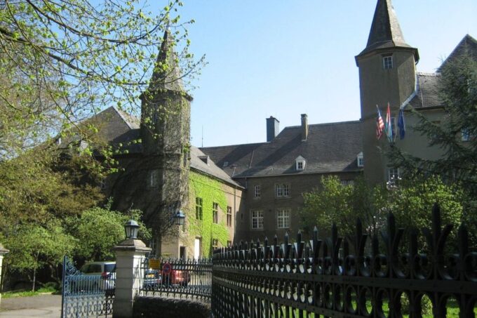 Luxembourg: City Exploration Game and Tour - Frequently Asked Questions