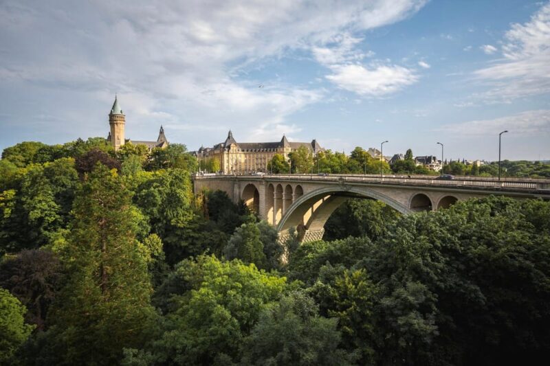 Luxembourg: City Walking Tour - Experience Features