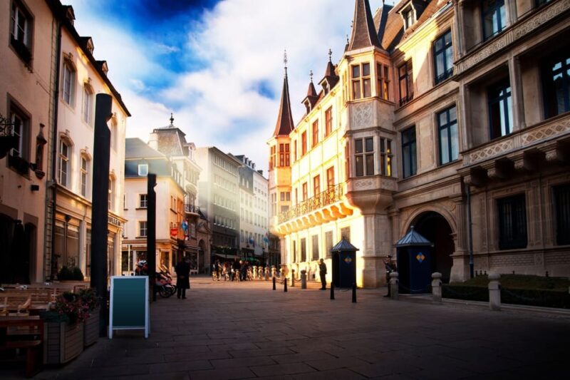 Luxembourg: First Discovery Walk and Reading Walking Tour - Important Information and Requirements