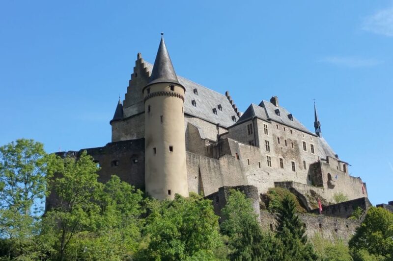 Luxembourg: First Discovery Walk and Reading Walking Tour - Navigation and Personalization