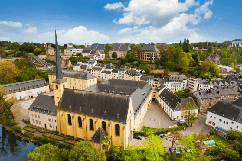 Luxembourg: First Discovery Walk and Reading Walking Tour - Accessibility and Recommendations