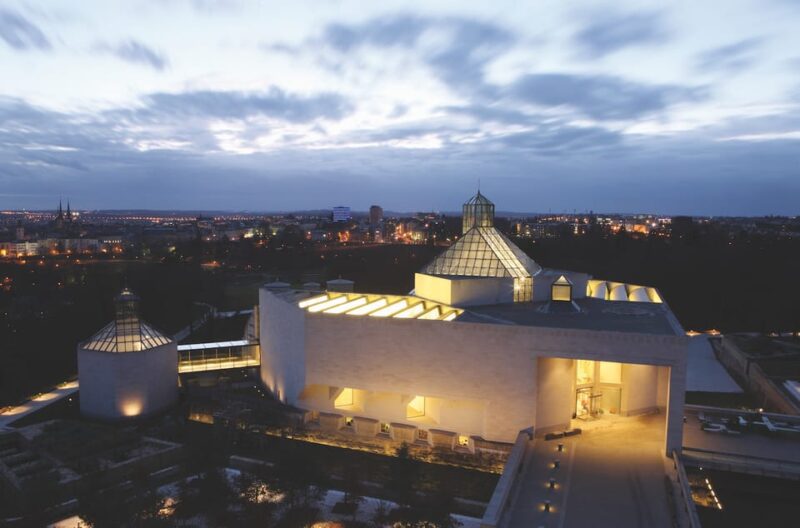 Luxembourg: Mudam Contemporary Art Museum Entry Ticket - Visitor Experience