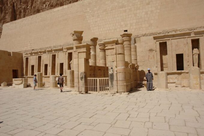 Luxor: Hatshepsut, Valley of Kings and Felucca Ride, Guide - Independent Temple Exploration
